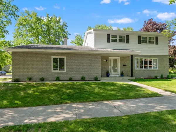 3107 Cherokee Dr, Sheboygan, WI 53083