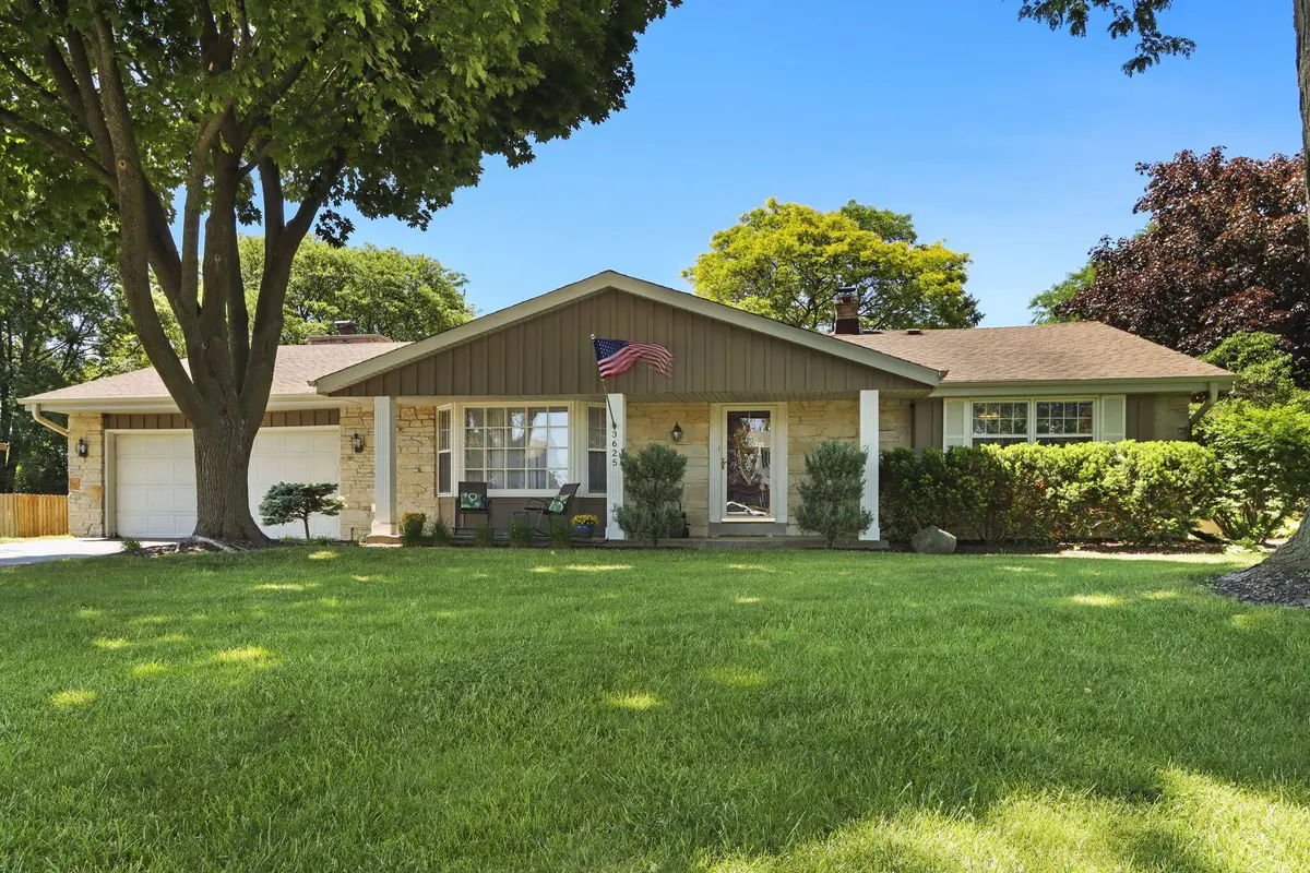 3625 S Brentwood Rd, New Berlin, WI 53151 - #1
