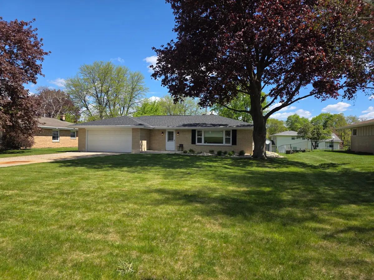 2532 S Seymour Pl, West Allis, WI 53227 - #1