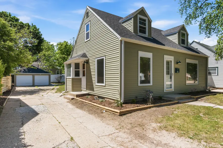 1919 E Norwich Ave, Saint Francis, WI 53235 - #2