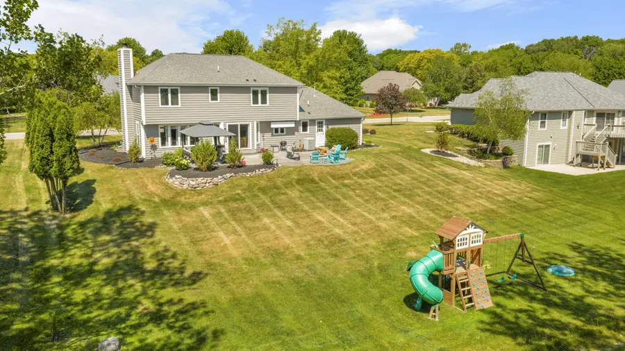 W265N2184 Sawgrass Ln, Pewaukee, WI 53072 - #2