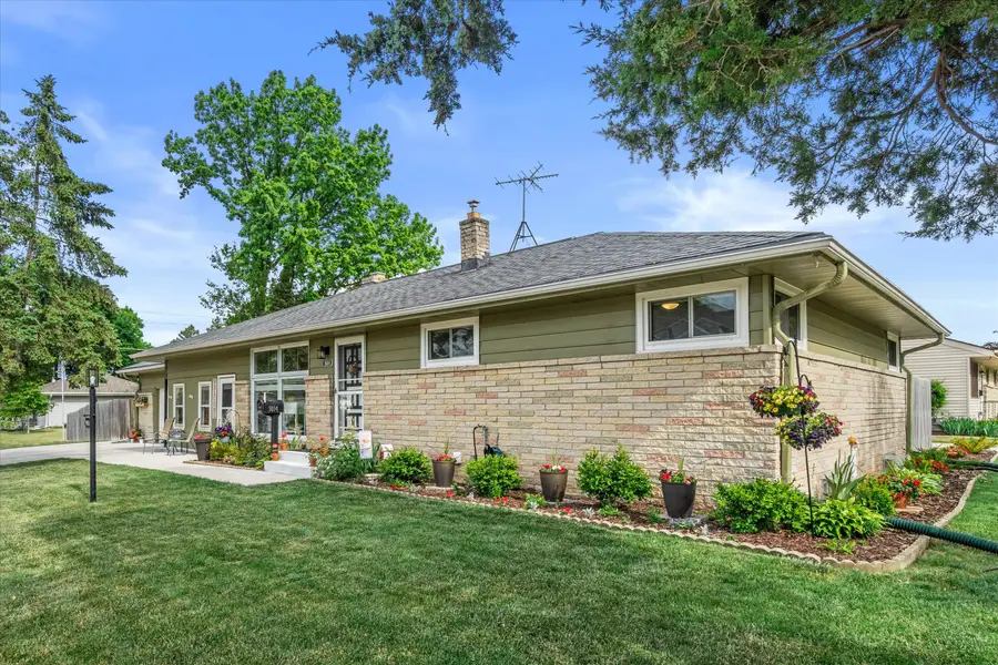 9804 W Dakota St, West Allis, WI 53227 - #2
