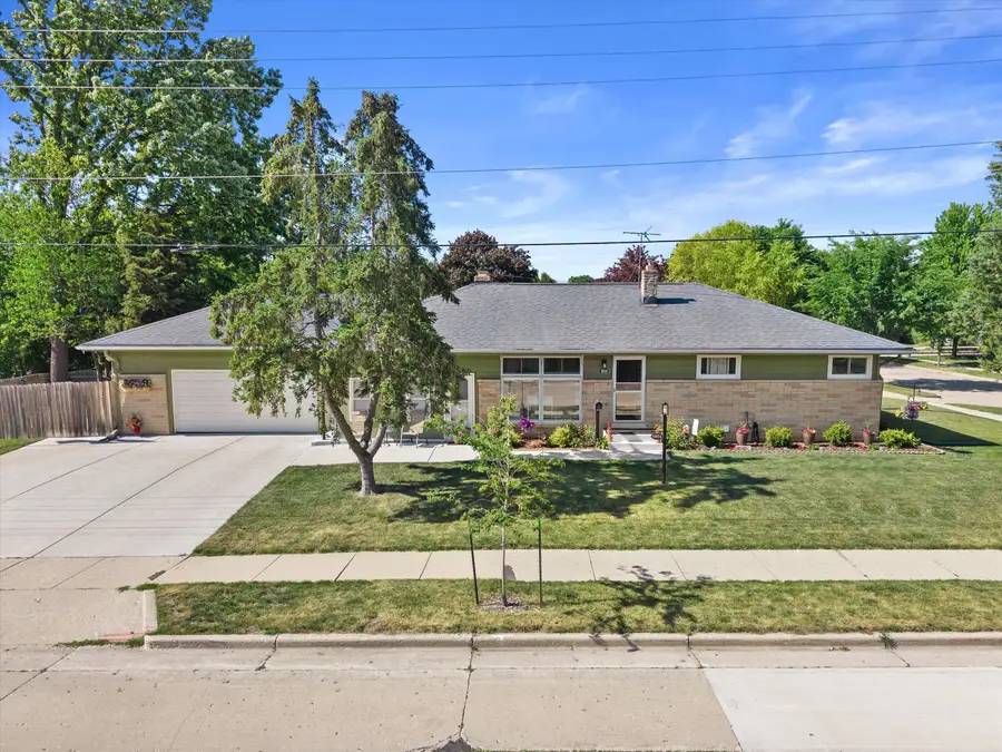 9804 W Dakota St, West Allis, WI 53227 - #3