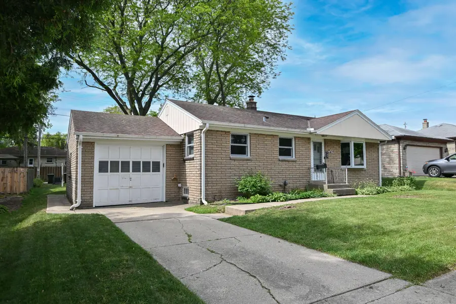 1715 Monroe Ave, South Milwaukee, WI 53172 - #2