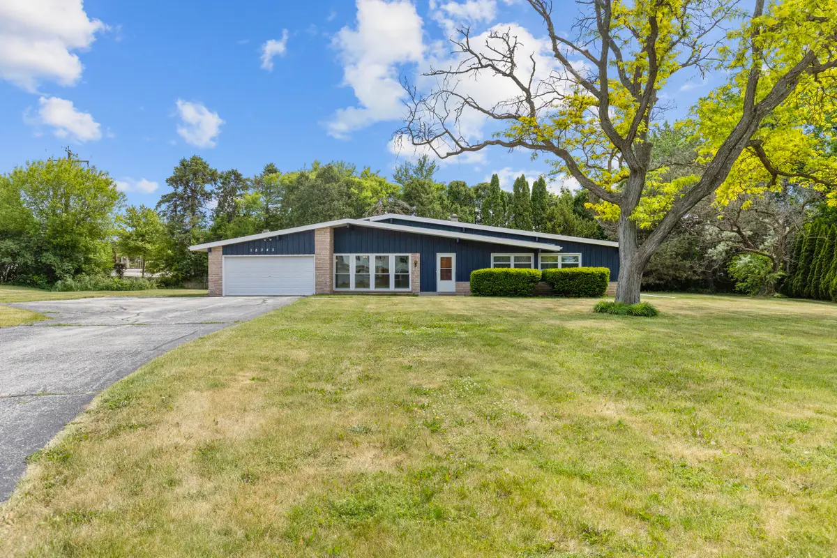 18345 Ashlea Dr, Brookfield, WI 53045 - #1