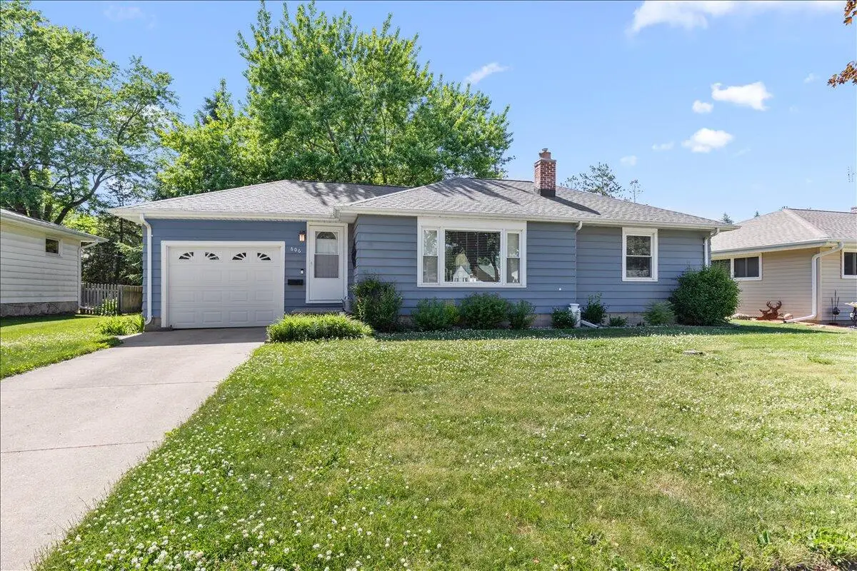 606 N Cedar St, Horicon, WI 53032 - #1