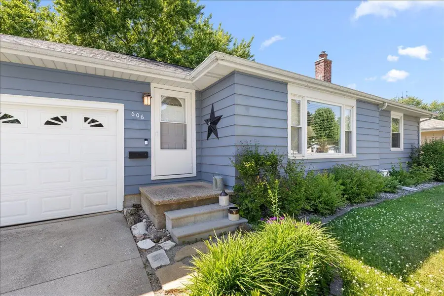 606 N Cedar St, Horicon, WI 53032 - #2