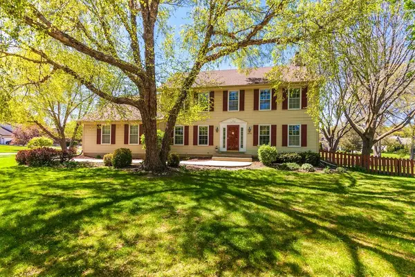 20740 Brook Park Dr, Brookfield, WI 53045