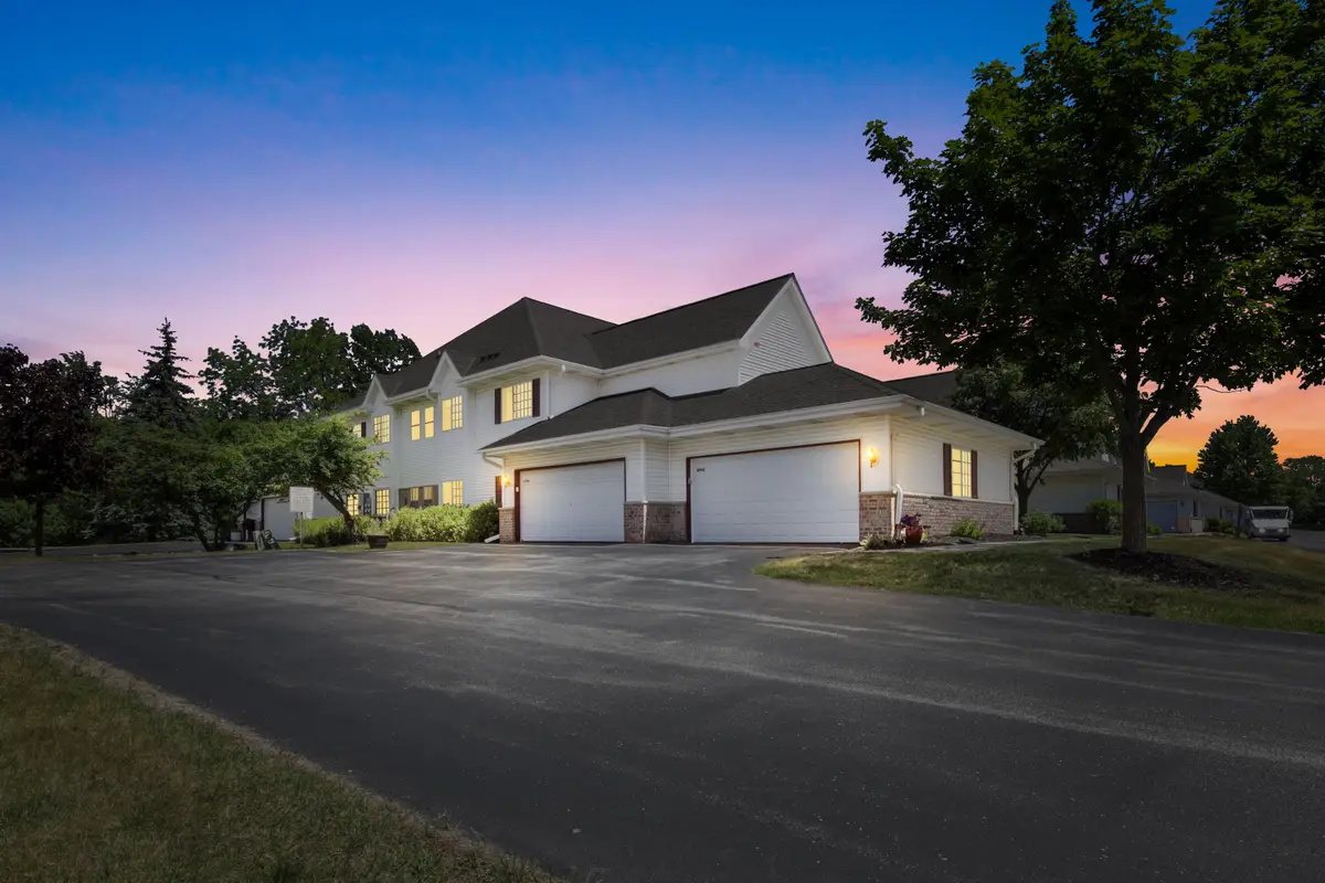 14944 W Arrowhead Ln, New Berlin, WI 53151 - #1