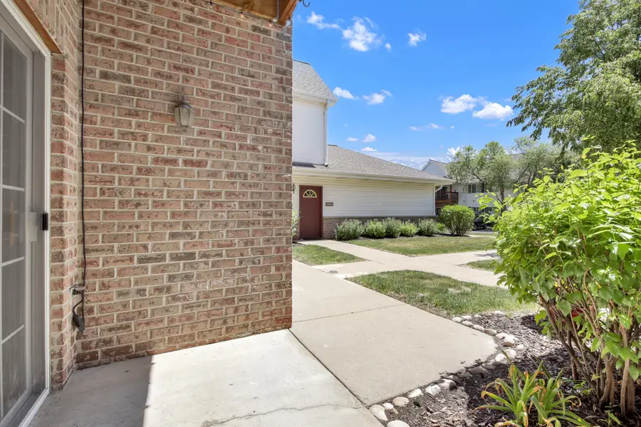 14944 W Arrowhead Ln, New Berlin, WI 53151 - #3