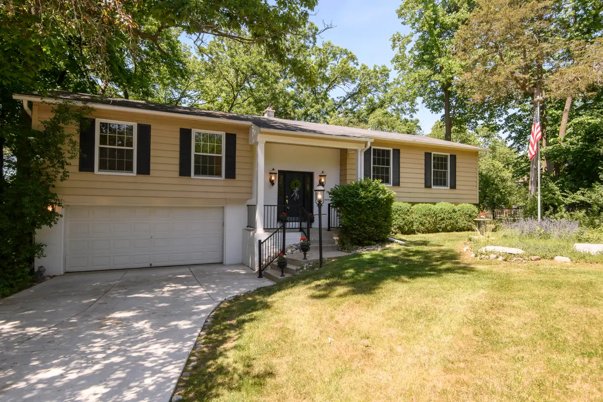 N67W32480 Wildwood Point Rd, Hartland, WI 53029 - #1