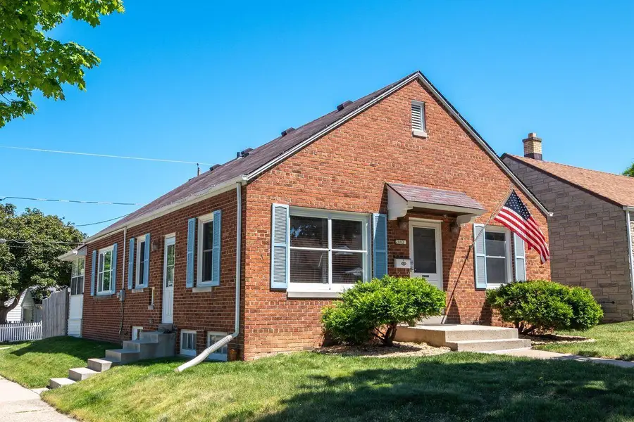 2802 S 47th St, Milwaukee, WI 53219 - #2