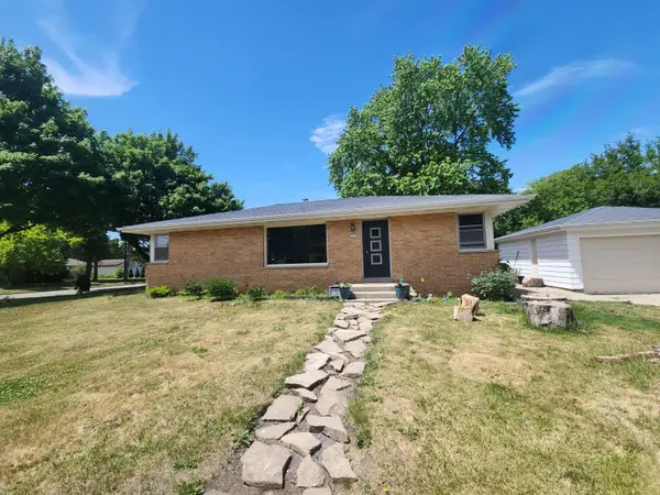 6205 N Garden Grove Ln, Glendale, WI 53209