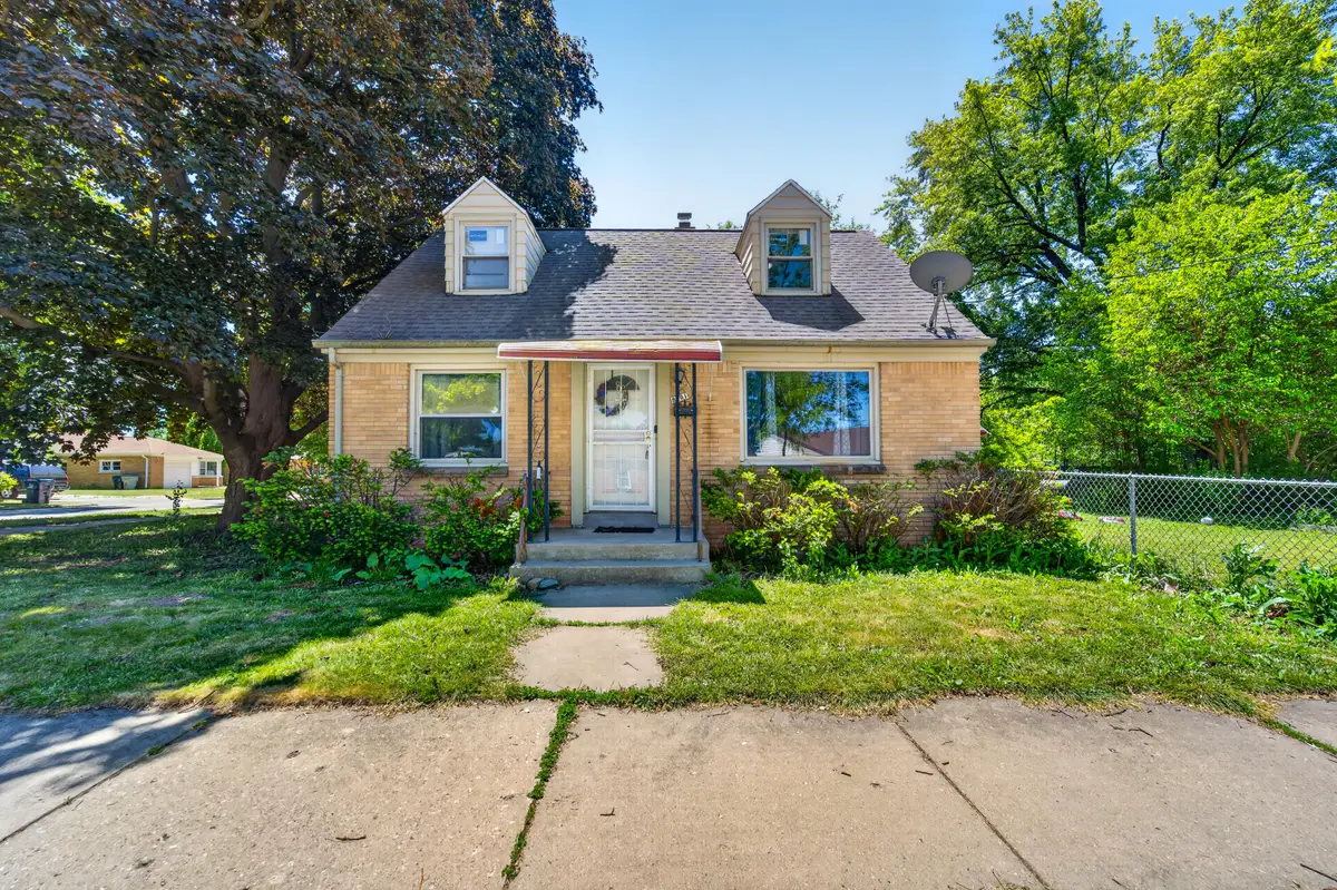8601 W Melvina St, Milwaukee, WI 53222 - #1