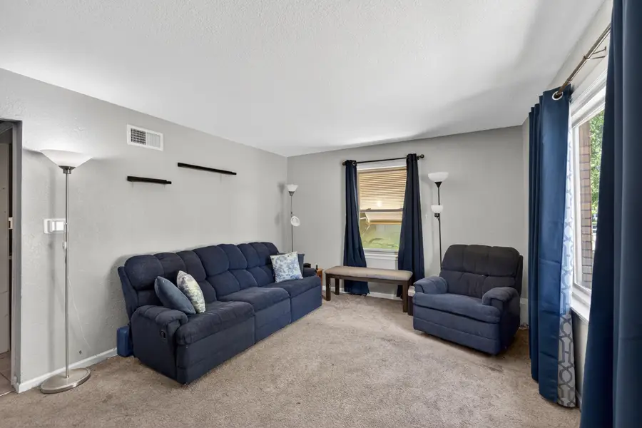8601 W Melvina St, Milwaukee, WI 53222 - #2