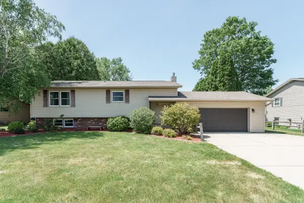 718 N Water St, Watertown, WI 53098