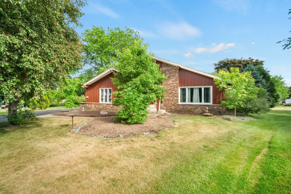 N106W15749 Adams Ct, Germantown, WI 53022 - #1