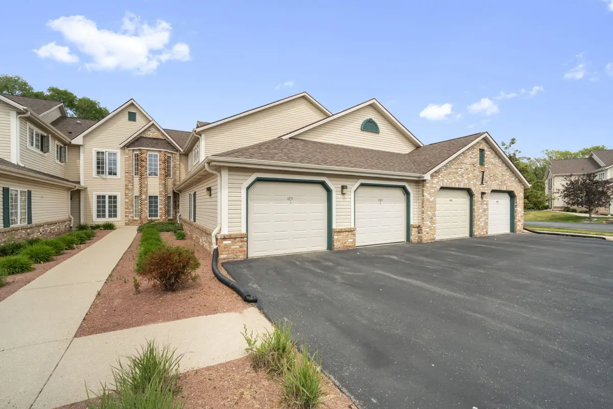 4511 S 124th St, New Berlin, WI 53151 - #1