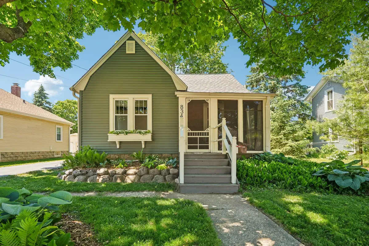 834 S Silver Lake St, Oconomowoc, WI 53066 - #1