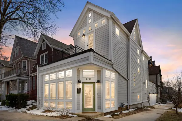 1725 N Astor St, Milwaukee, WI 53202