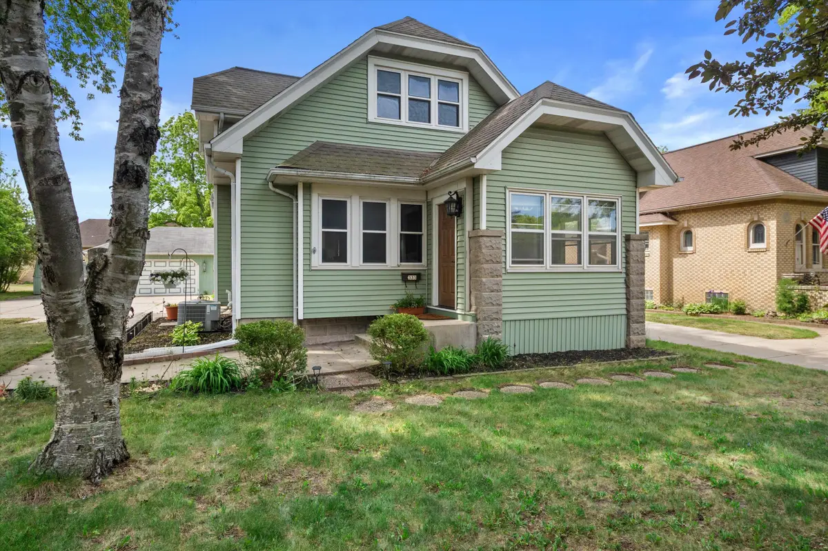 333 W Bender Rd, Glendale, WI 53217 - #1