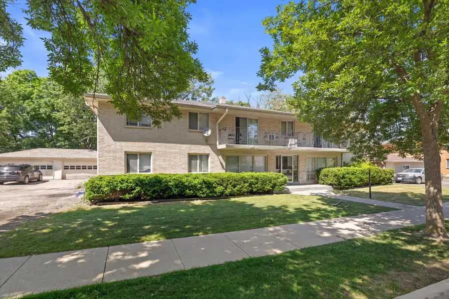 10112 W Sharon Ln, Milwaukee, WI 53225 - #2