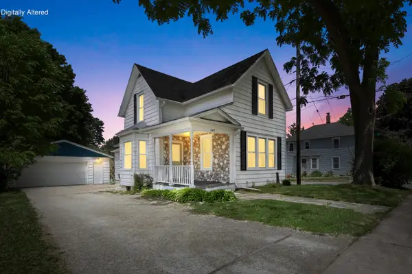 547 Forest St, Hartford, WI 53027