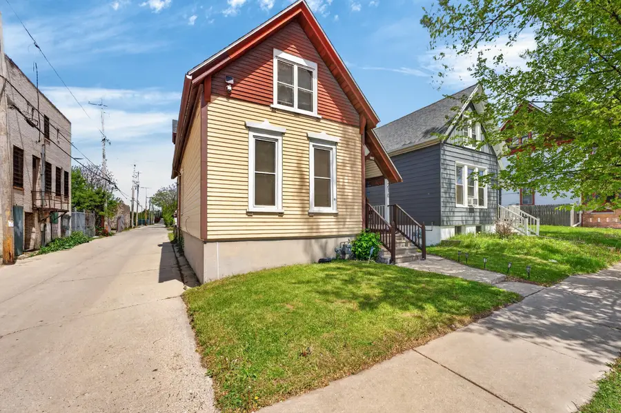 216 W Center St, Milwaukee, WI 53212 - #2