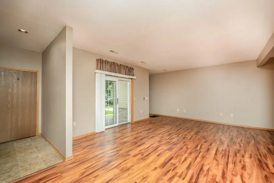 6115 S Creekside Dr, Cudahy, WI 53110 - #2
