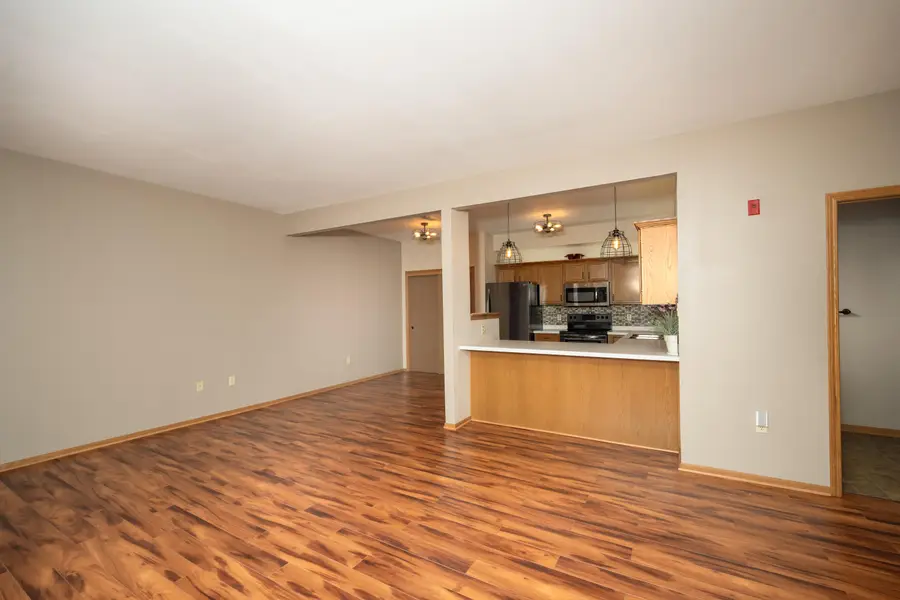 6115 S Creekside Dr, Cudahy, WI 53110 - #3