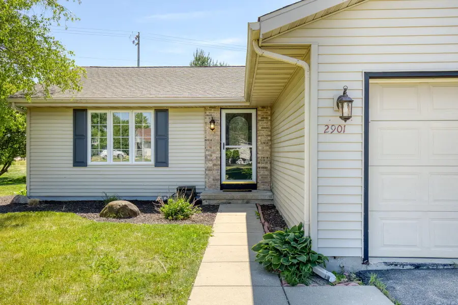2901 Autumn Ln, East Troy, WI 53120 - #2