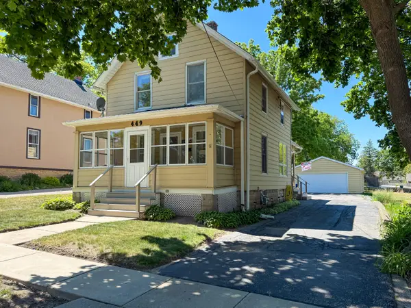 449 James St, Burlington, WI 53105