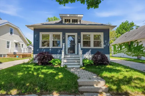 536 N 61st St, Wauwatosa, WI 53213