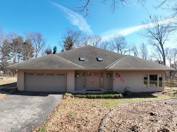 W307N6992 Club Cir E, Merton, WI 53029