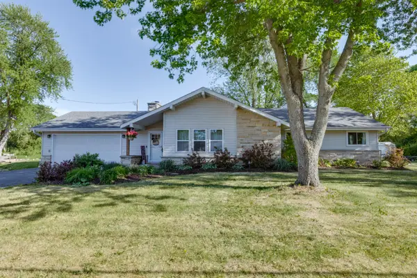 213 W State St, North Prairie, WI 53153
