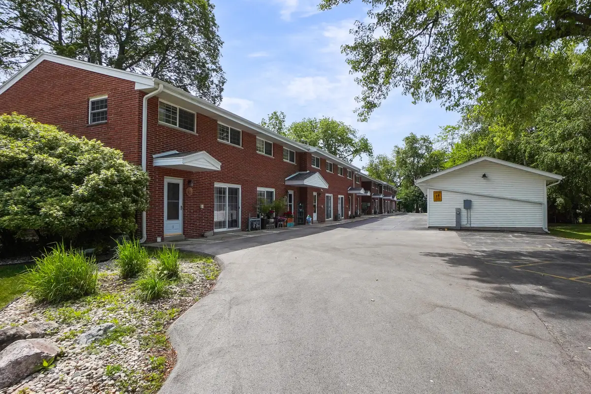449 W Wisconsin Ave, Oconomowoc, WI 53066 - #1