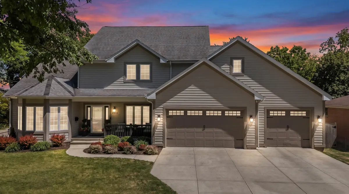 8415 Ravenswood Cir, Wauwatosa, WI 53226 - #1