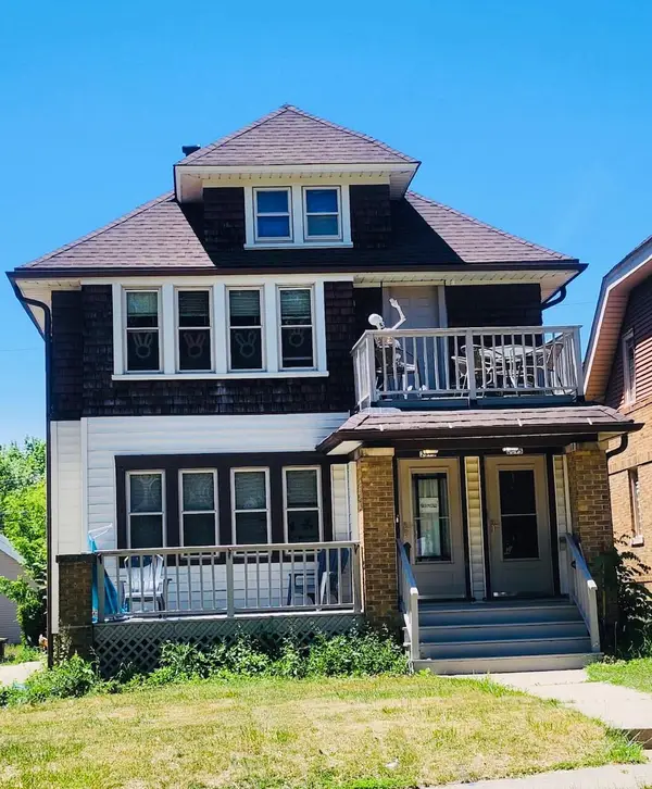 2373 N 67th St, Wauwatosa, WI 53213