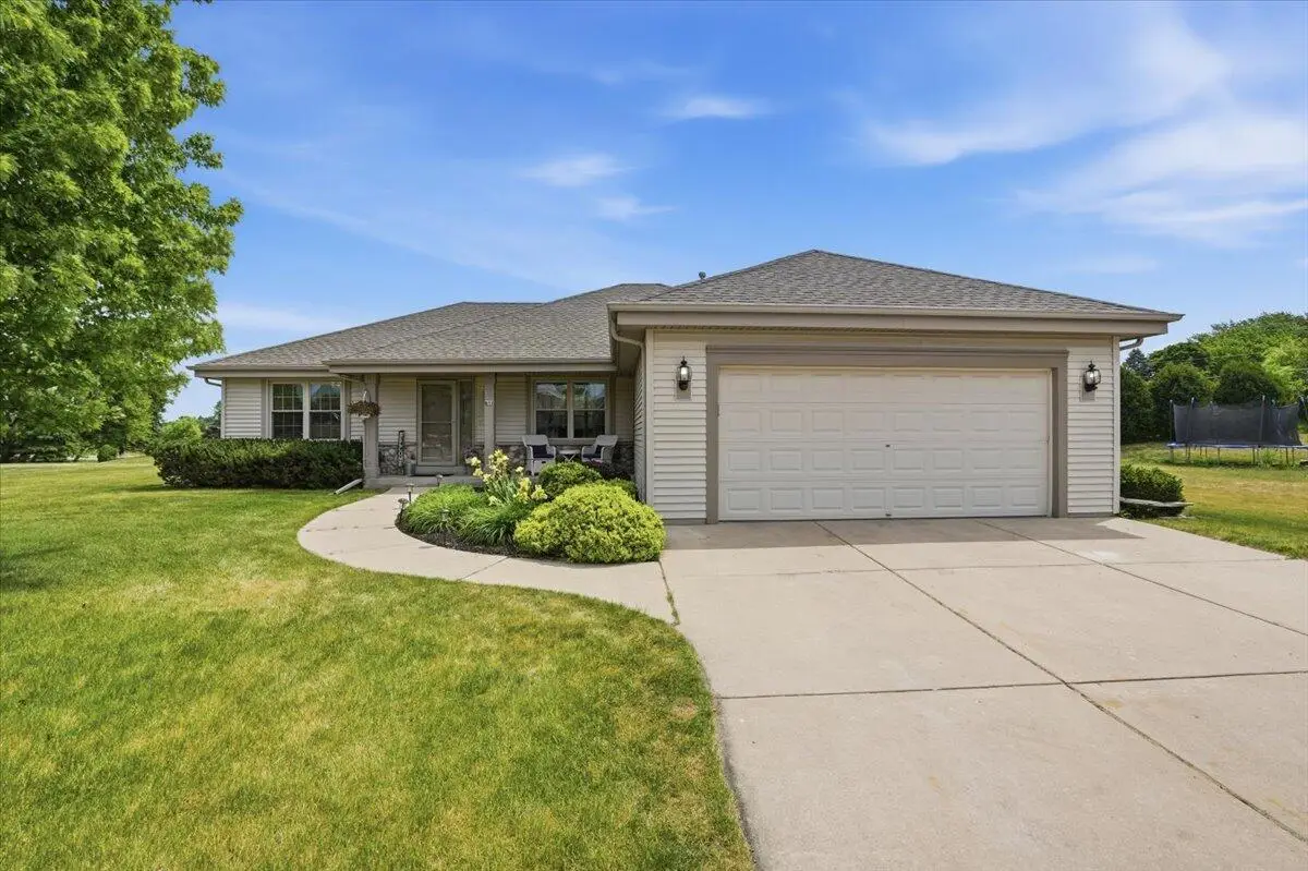 611 Woodland Cir, Waterford, WI 53185 - #1