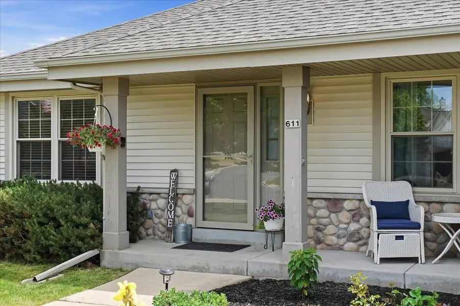 611 Woodland Cir, Waterford, WI 53185 - #2