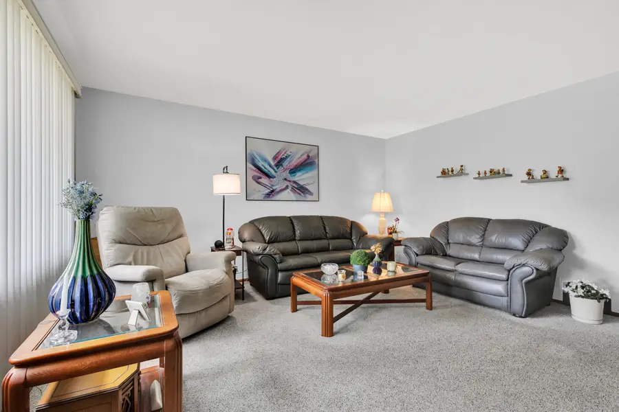 7254 W Cody Cir, Milwaukee, WI 53223 - #3