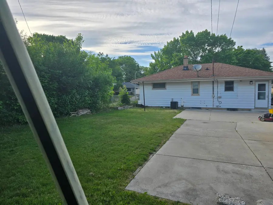 8805 W Bender Ave, Milwaukee, WI 53225 - #3