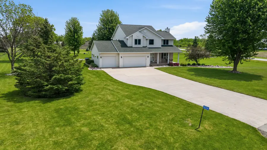 N2244 Nicole Ct, Kaukauna, WI 54130 - #2