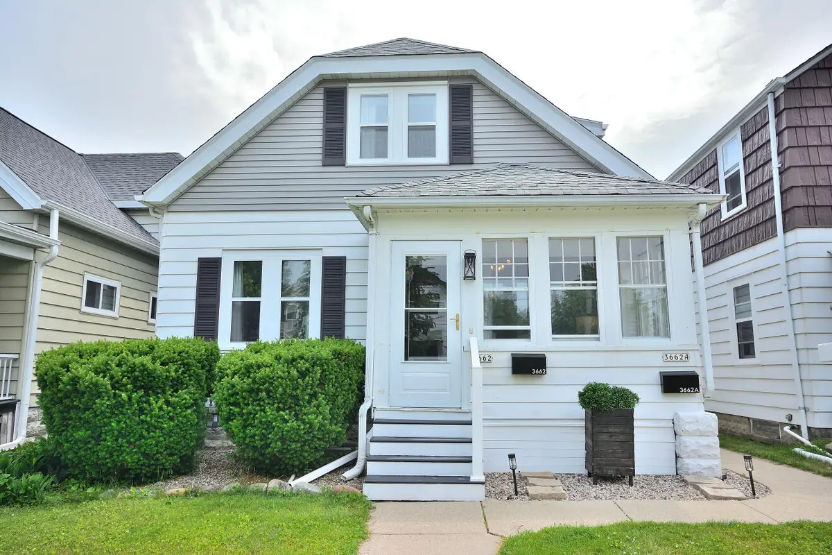 3662 S Ahmedi Ave, Saint Francis, WI 53235 - #1