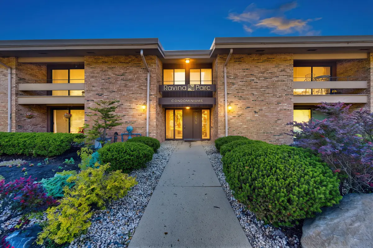 2650 S 60th St, Milwaukee, WI 53219 - #1