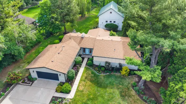 986 Indian Hills Rd, Fontana, WI 53125