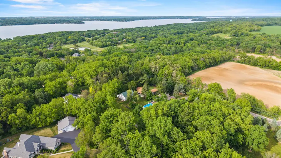 986 Indian Hills Rd, Fontana, WI 53125 - #2