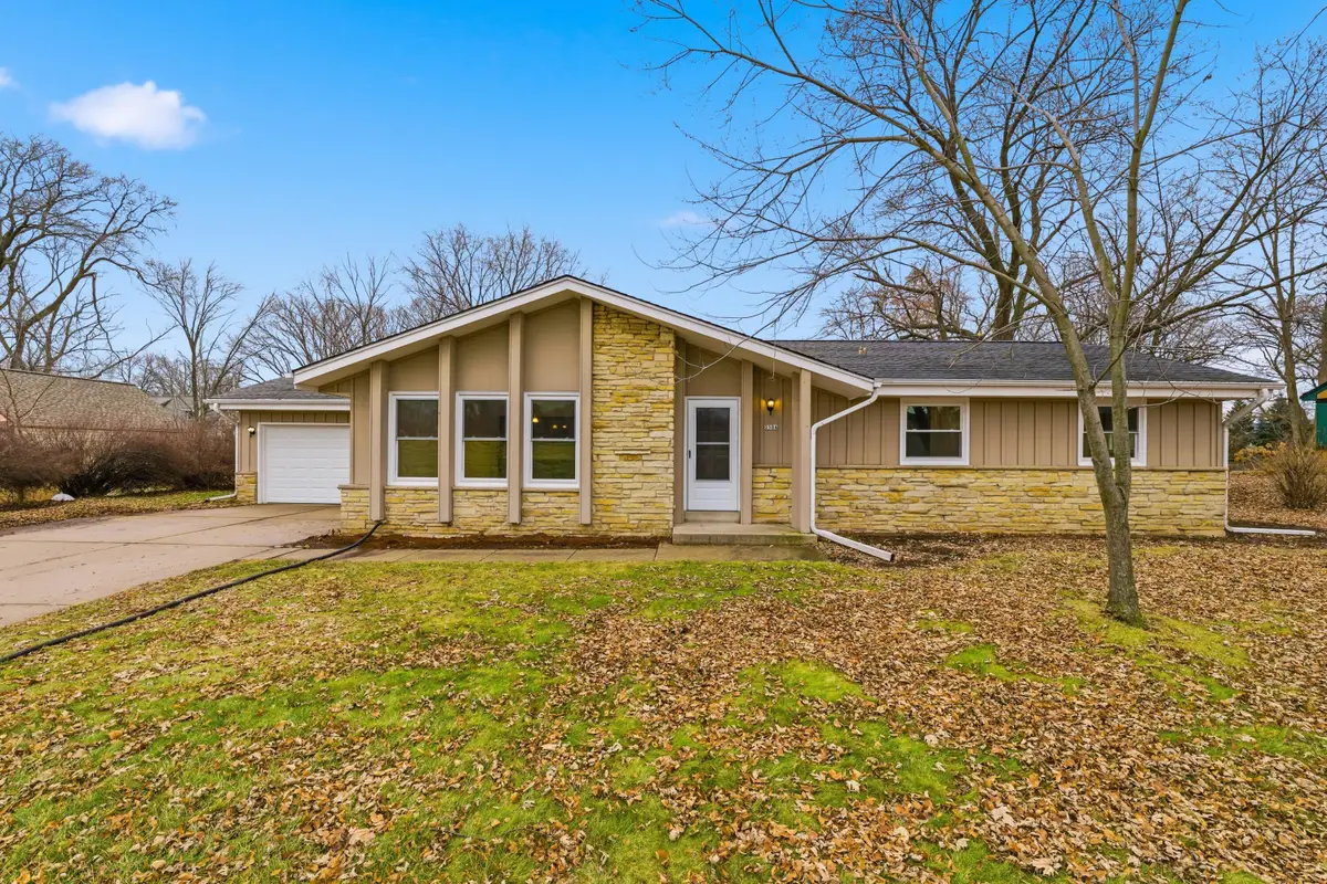 2504 N 112th St, Wauwatosa, WI 53226 - #1
