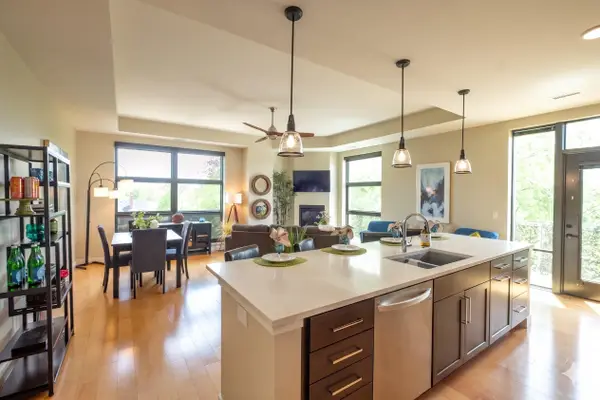 215 E Pleasant St, Oconomowoc, WI 53066