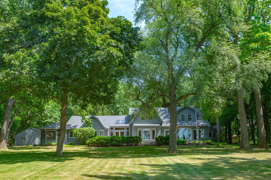 1031 N Genesee Woods Dr, Summit, WI 53066 - #2